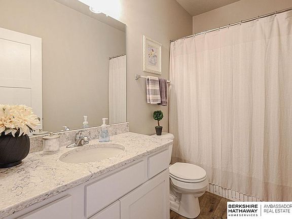 4th image of 11301 Slayton St