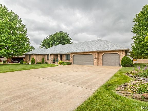 3rd image of 417 Lantern Ln