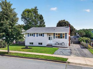 4 John Cross Dr, Dartmouth, NS B2W 1X2