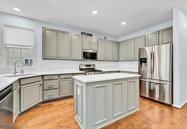 10 Stevens Ln — Photo 13