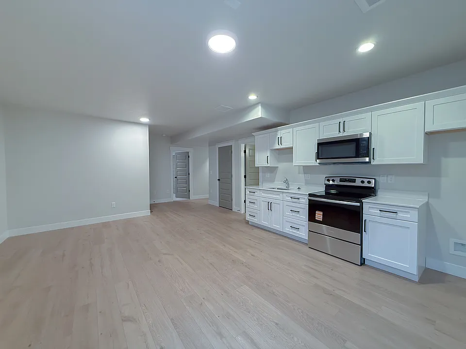 628 W Salvia Dr