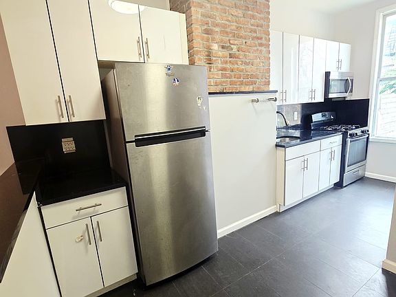 2nd image of 105 Ferry St #1A