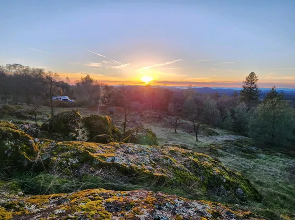 24988 Rodeo Flat Rd, Auburn, CA 95602