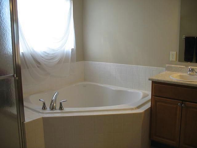 Owner's Bath w/Soak Tub