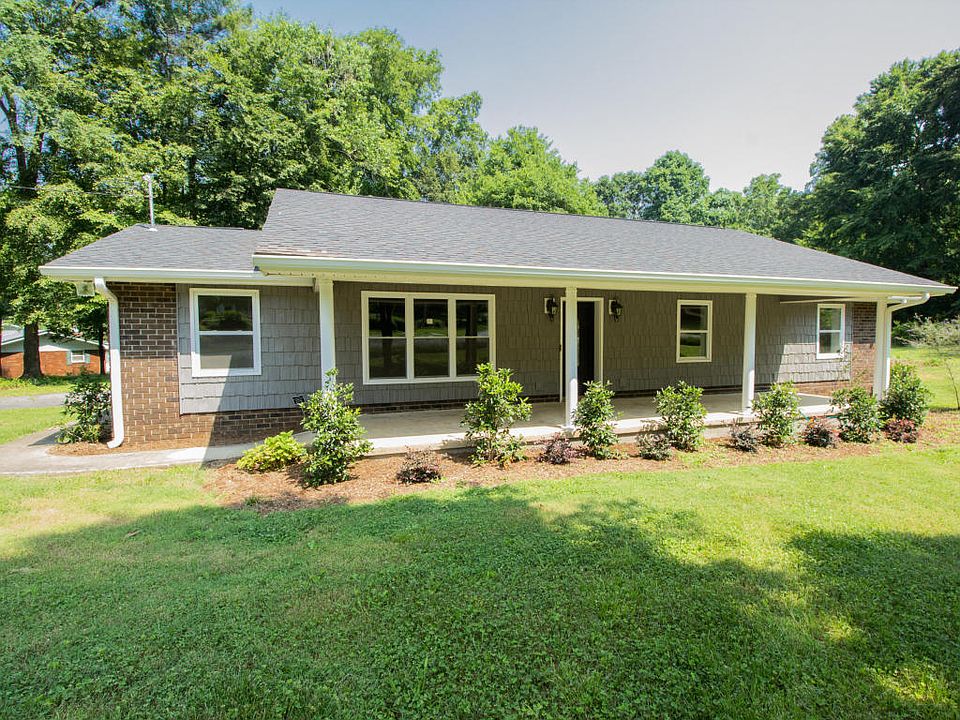 1st image of 702 Dogwood Cir