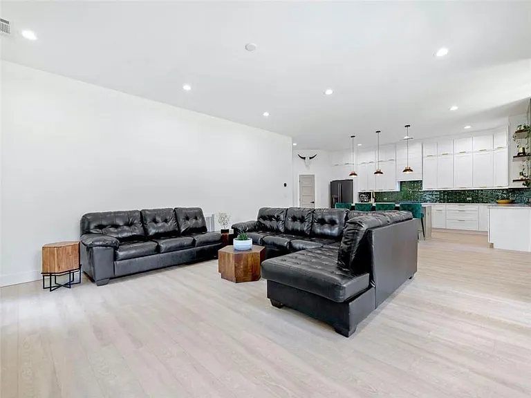 379 Enota Pl SW — Photo 16