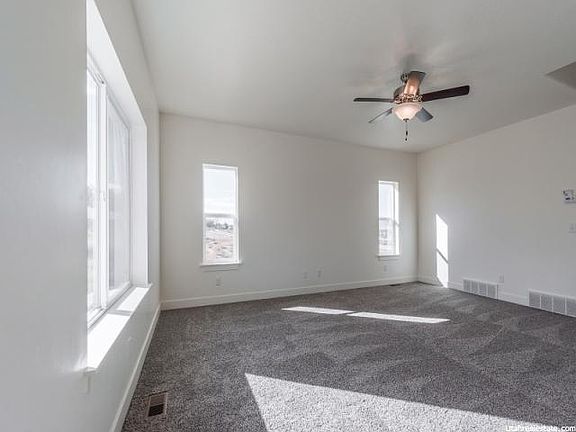 5th image of 932 N White Horse Dr #203
