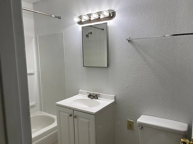 744 Laurel St — Photo 4