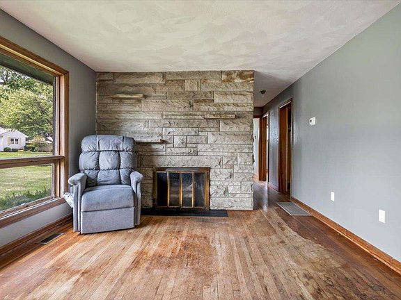 5th image of 322 Meadow Dr