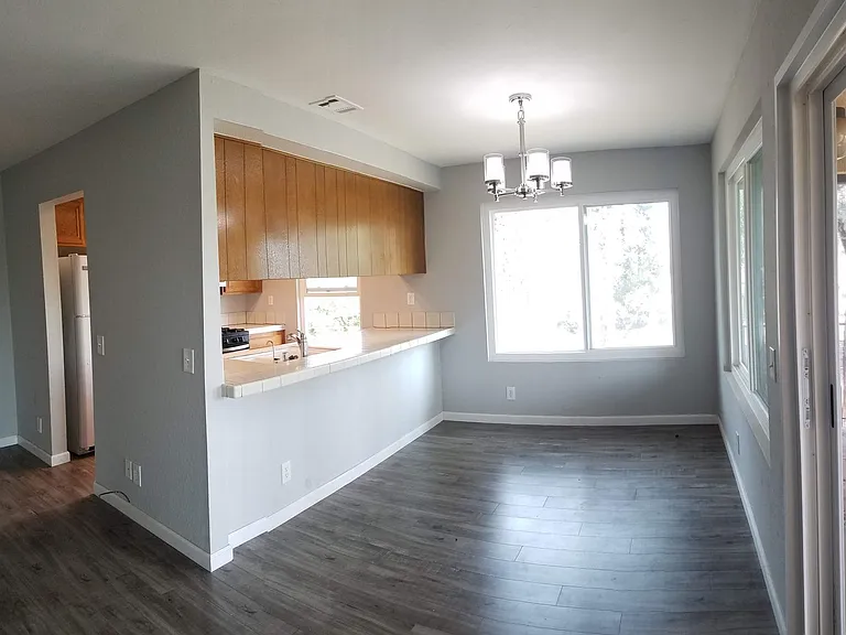 1018 Grape St — Photo 2