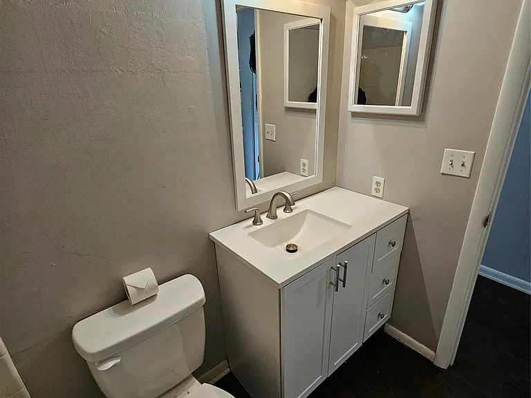 4811 Spring Lake Dr #E — Photo 24