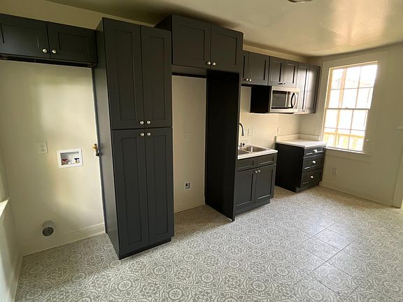 3rd image of 3917 Laurel St #3919
