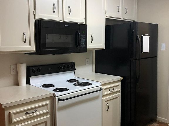 4th image of 6208 York Dr #A