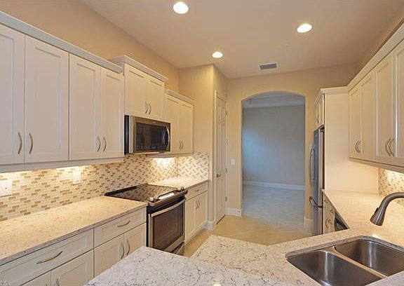 4th image of 10210 Glastonbury Cir #202