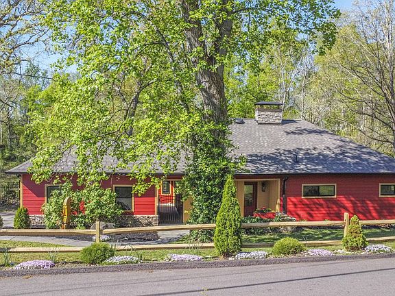 3rd image of 715 Lake Forest Dr