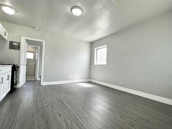 3rd image of 2901 NW 18th St APT 23