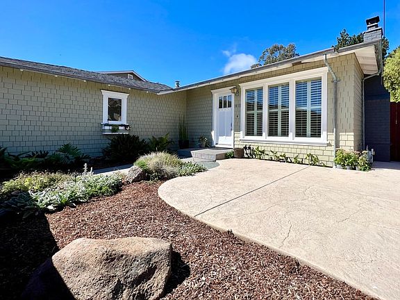 3rd image of 1411 Serra Dr