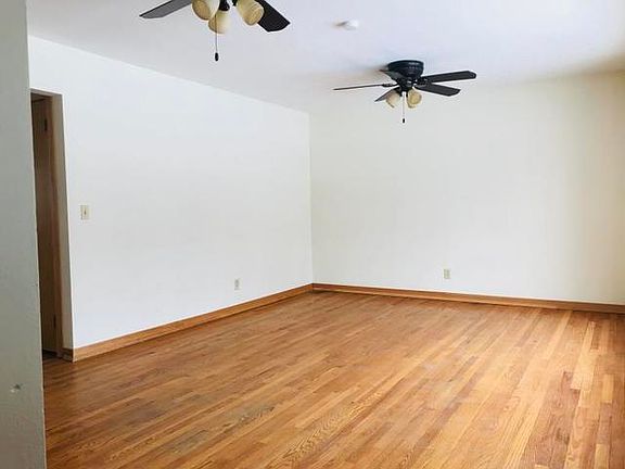 5th image of 707 Emerson Dr