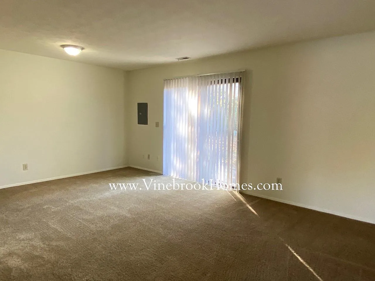 2 bed, 2.5 bath, 1232 sqft, $1,070 — Photo 3