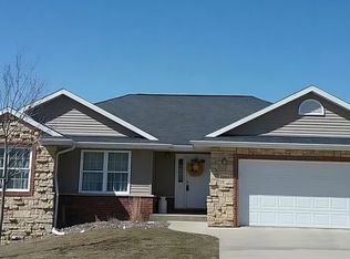 5101 Park Pl, Dubuque, IA 52002