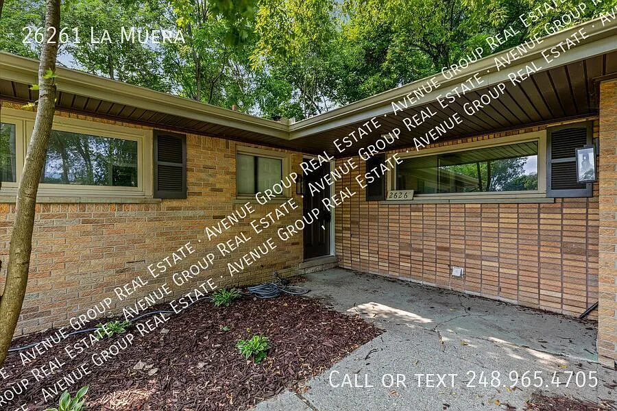 26261 La Muera - Sprawling 3Bed/1.5 Ranch in Farmington Hills — Photo 2