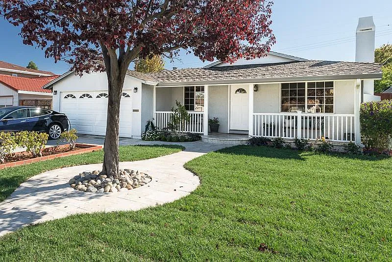 1082 Huntingdon Dr