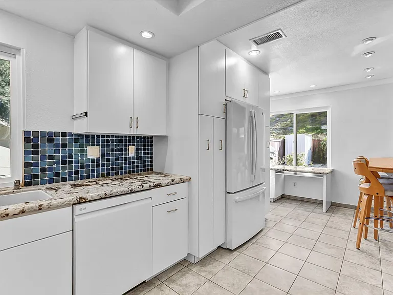 8177 Mission Vista Dr — Photo 14