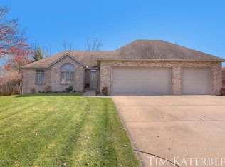 6252 Heath Cross Dr, Hudsonville, MI 49426