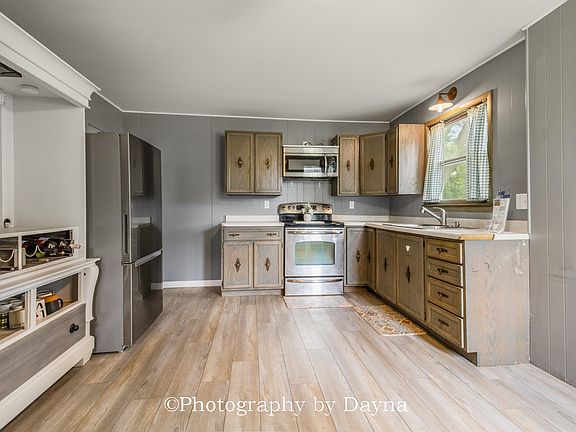 5th image of 410 E Main St
