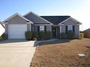 135 Coronation Dr, Bonaire, GA 31005