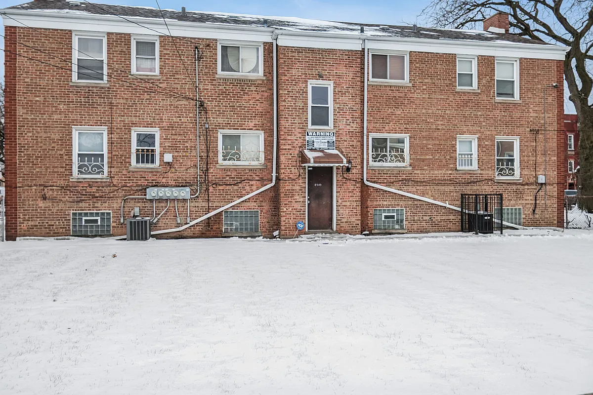 Building Photo - 8949 S Blackstone Ave #1N