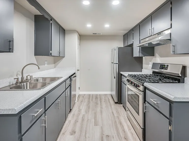 Cabernet Apartments & Duplexes — Photo 9