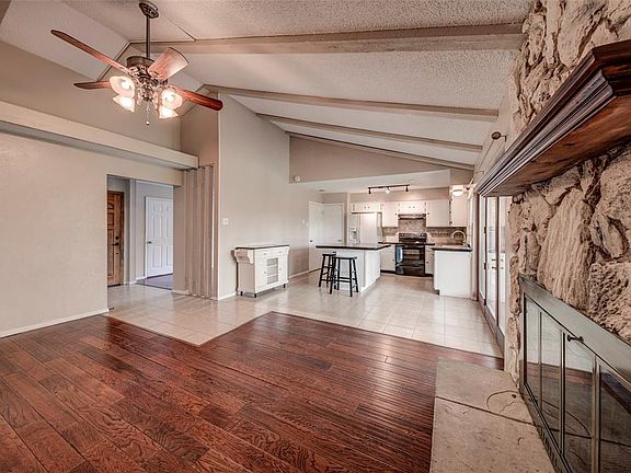 2nd image of 638 Cranbrook Park
