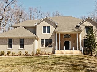 300 Autumn Dr, Manalapan, NJ