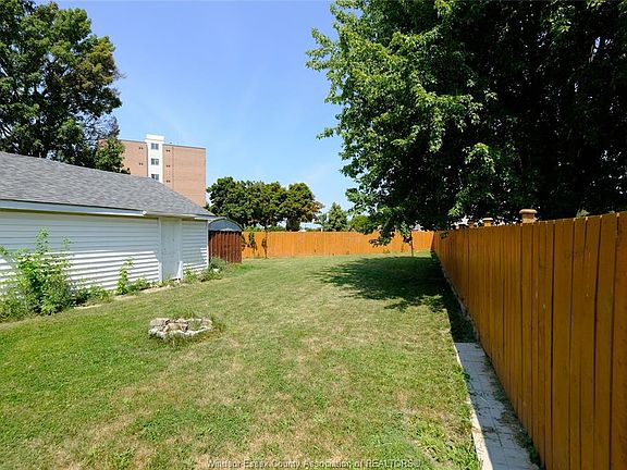 4th image of 31 Maidstone Ave E