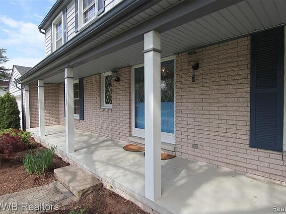 2nd image of 31305 Downing Pl