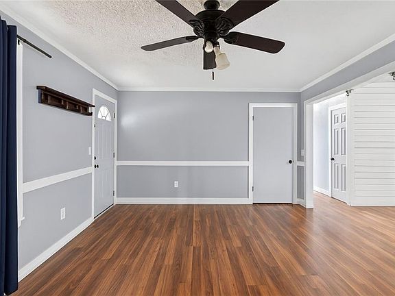 5th image of 712 W 5th Hwy