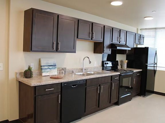 2nd image of 725 N Polk St #304
