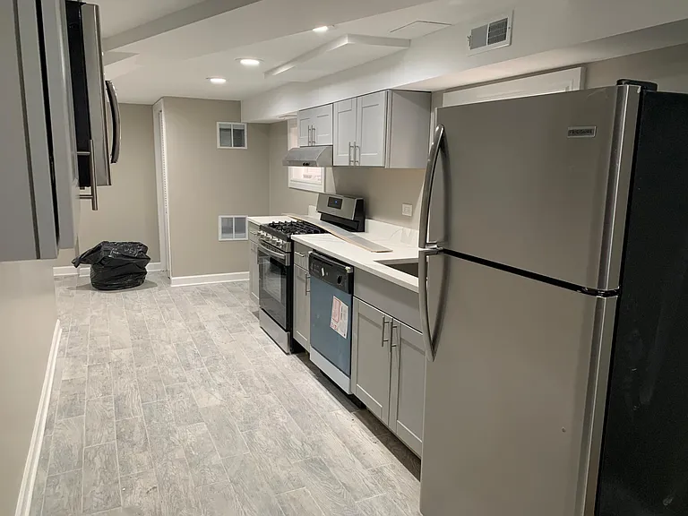 2834 W Berwyn Ave — Photo 13