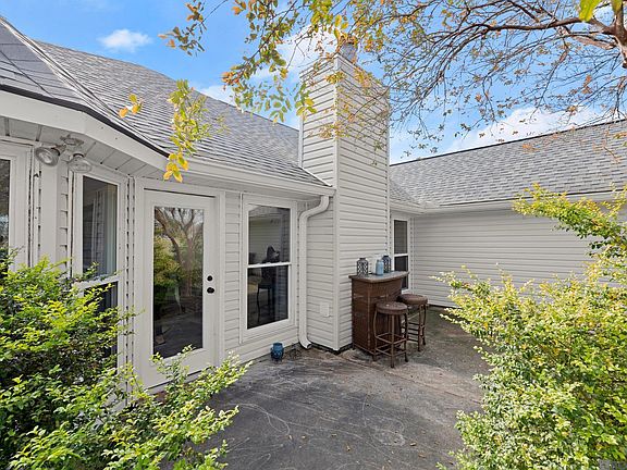 2nd image of 43234 N Henderson Ave