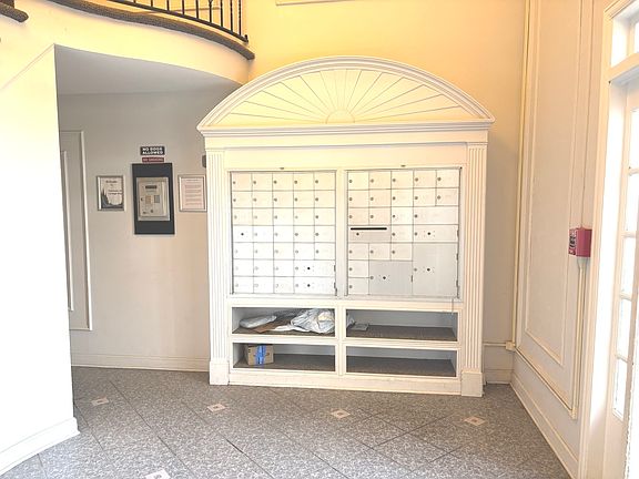 3rd image of 5101 Carriageway Dr APT 201