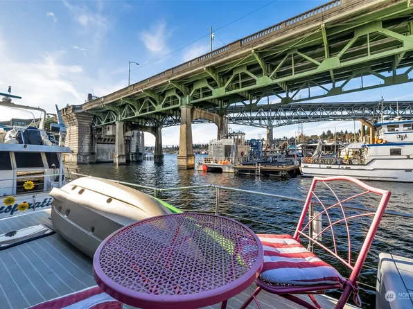 1001 NE Boat Street #238, Seattle, WA 98105