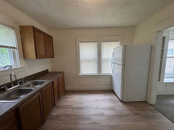 4th image of 3039 E 126th St