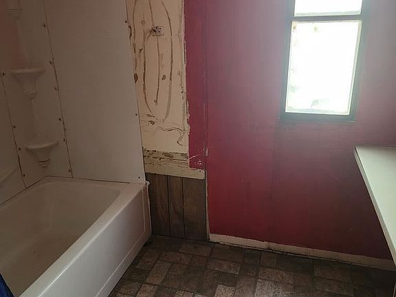 4th image of 1611 Cedar Ave