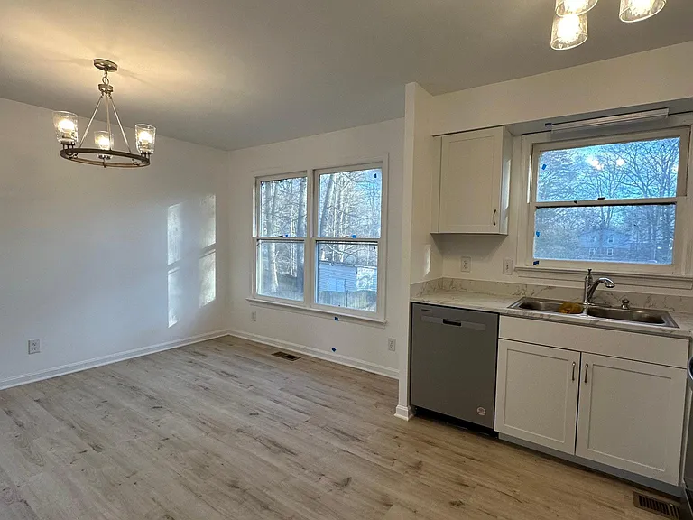 104 Durham Dr — Photo 5