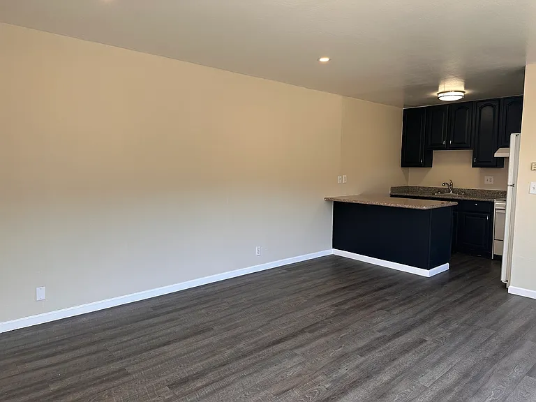 2850 Sneath Ln Apts — Photo 4