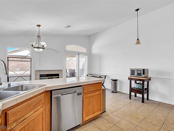 5th image of 3108 Emerald Creek Dr