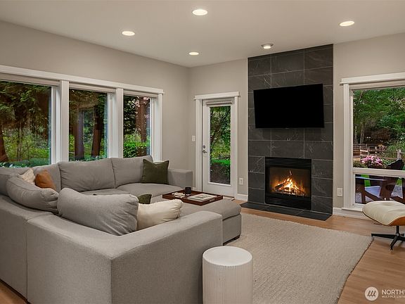 3rd image of 10012 NE 37th Court
