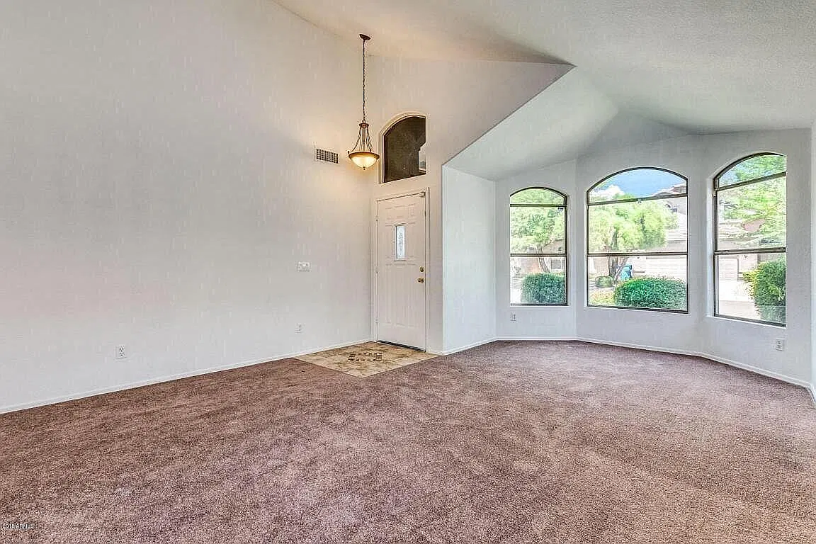 3 bed, 1663 sqft, $2,692 — Photo 3