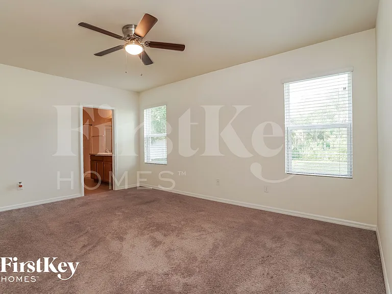 604 SW 6th Ave — Photo 8